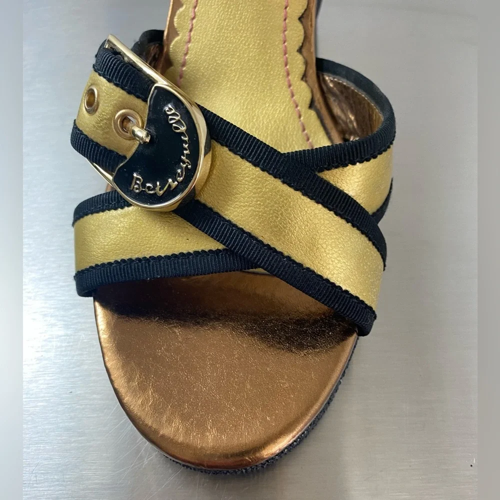BETSEY JOHNSON… WOMENS Chic Gold and Black Wedge Sandals